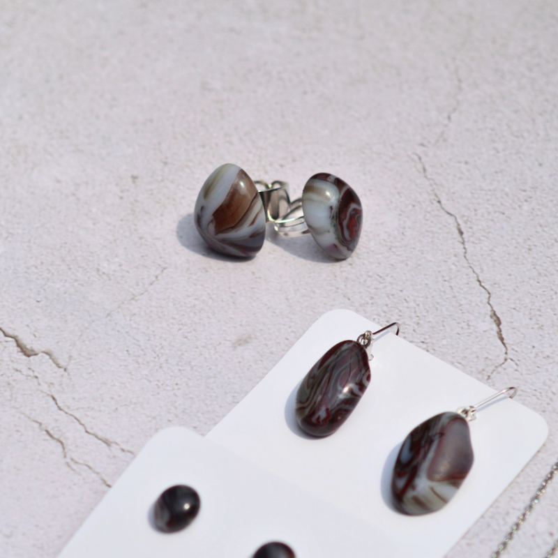 Agate rubanée rouge et noir – Intensité et dualité - Collection Gemstones