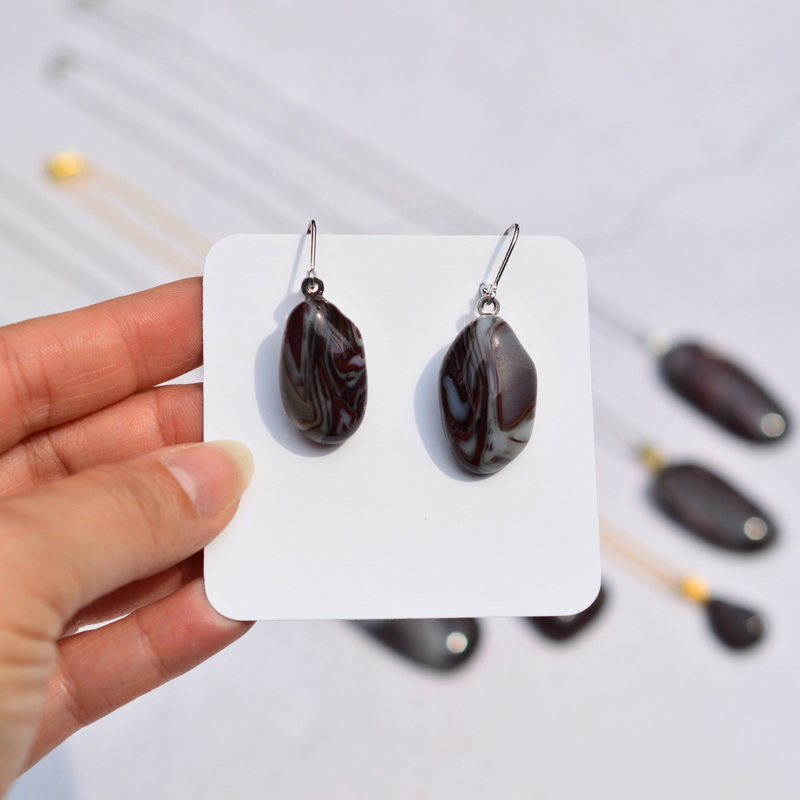 Agate rubanée rouge et noir – Intensité et dualité - Collection Gemstones