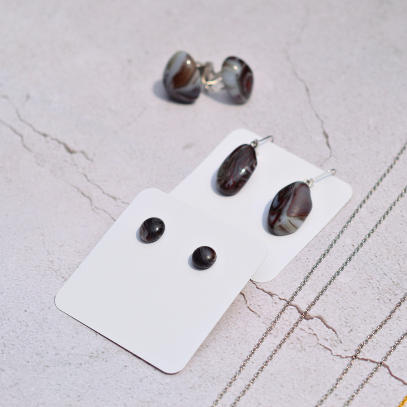 Agate rubanée rouge et noir – Intensité et dualité - Collection Gemstones