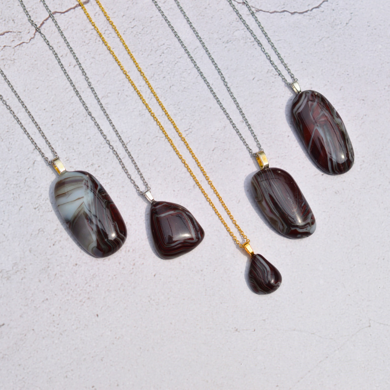Agate rubanée rouge et noir – Intensité et dualité - Collection Gemstones