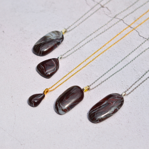 Agate rubanée rouge et noir – Intensité et dualité - Collection Gemstones