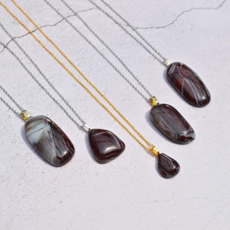 Agate rubanée rouge et noir – Intensité et dualité - Collection Gemstones