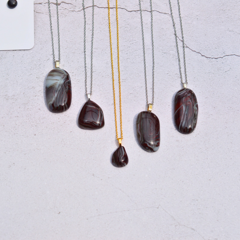 Agate rubanée rouge et noir – Intensité et dualité - Collection Gemstones