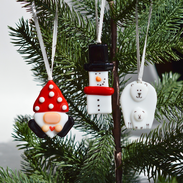 Classique de Noël #1 : gnome, bonhomme de neige rouge & ours polaire