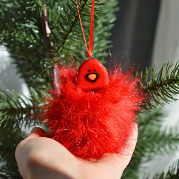 Cardinal poilu pour le sapin de Noël